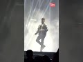 Tarkan, Ankara konserinde "Kuzu Kuzu" şarkısı eşliğinde ikonik dansını yeniden yaptı