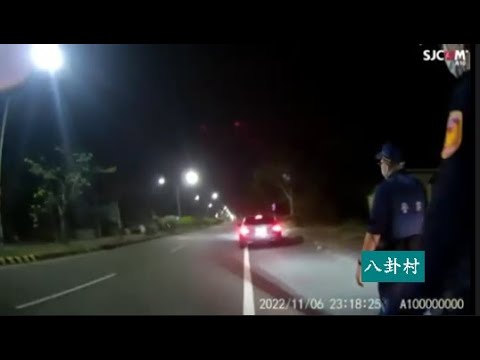 主角50秒才出現 前面是:前世今生交代的各位在路上騎車要小心，莫名奇妙被逼車甚至故意要撞人警察到場還挑性採油們只能眼睜睜的看他離去