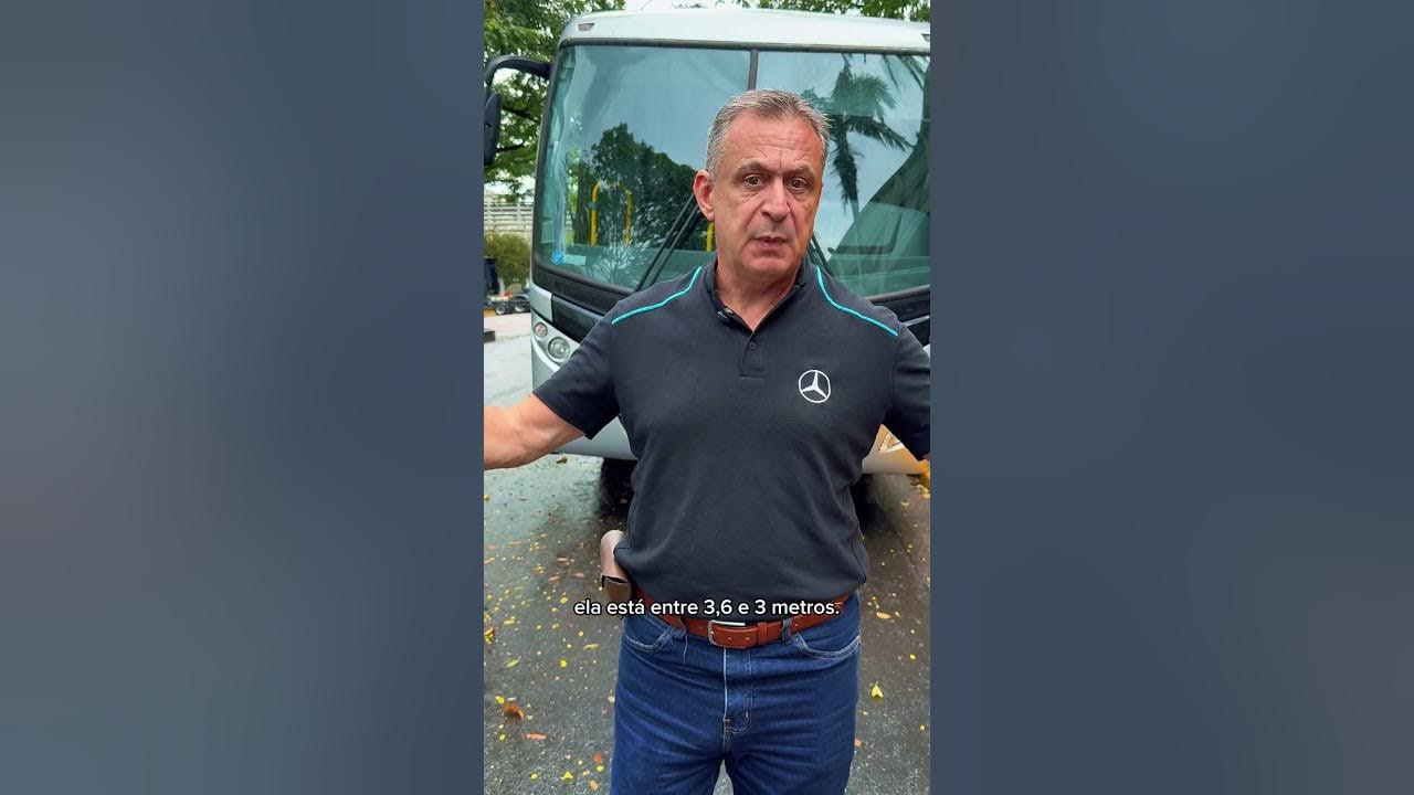 Como um ônibus com dois bancos de cada lado e um corredor no meio, ocupa a mesma faixa que um carro?