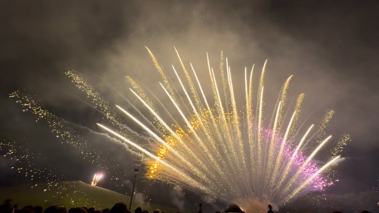 北海道芸術花火 2024 (モエレ沼芸術花火) 4K HDR - YouTube
