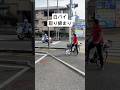 白バイ隊員が逆走自転車を取り締まり