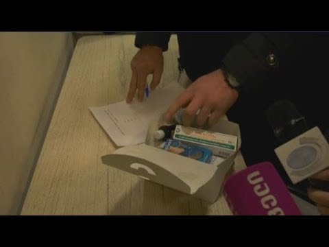 ვაზელინი, ბამბა და ბინტი ზარქუას -  \"შეცვალეს\" აქტივისტებმა საკრებულოსთან აქცია-პერფორმანსი გამართეს