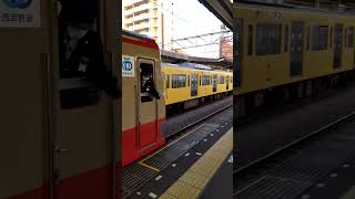 西武鉄道101系4両編成赤電塗装　西所沢駅引上線から下り線へ　上り2000系　2022年12月3日