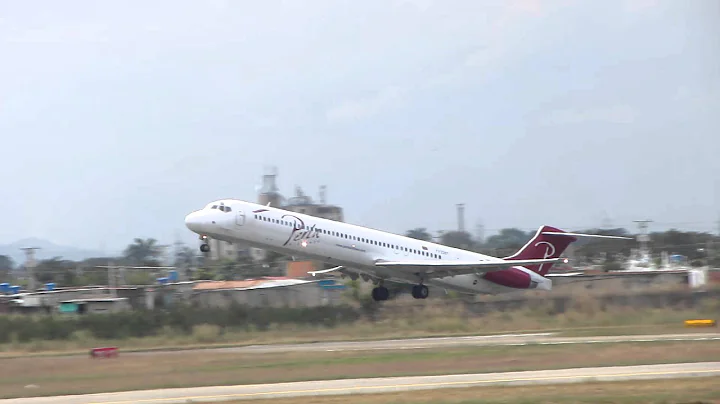 MD 80 TAKING OFF