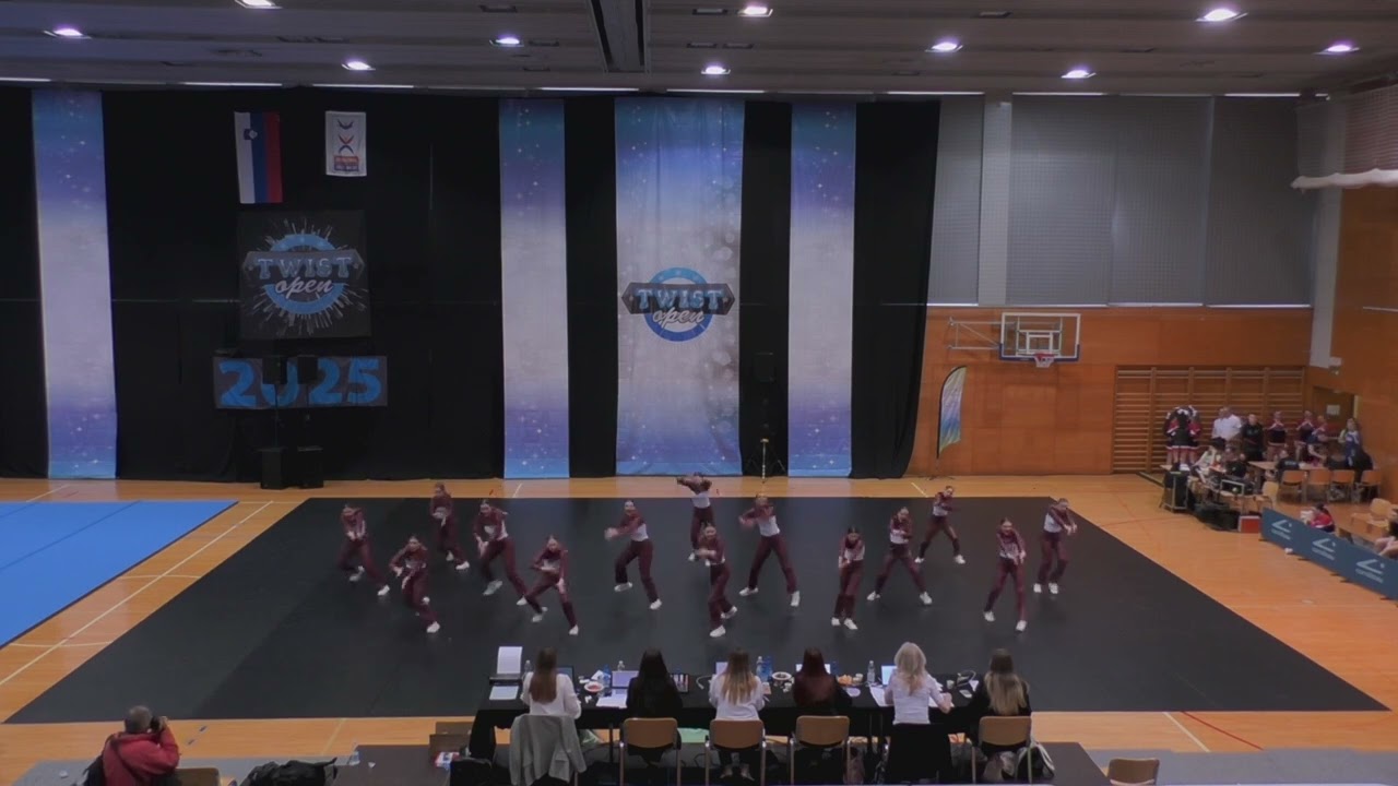 TO 2025 — YTCHH — Dolls Youth {PK M20 — SVN}