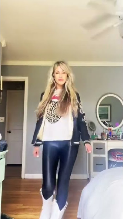 Whitney Duncan - Spring or Winter Nashville? ☀️ ❄️ #shorts #nashville #youandthehorse #country