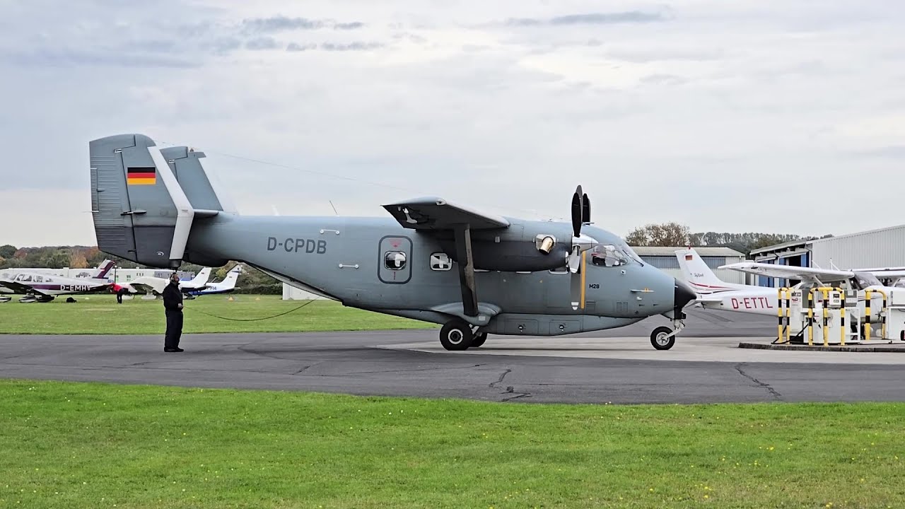 GSG 9 BPOL-Fallschirmspringer-Übung mit Absetzmaschine D-CPDB in Sankt Augustin-Hangelar am 16.10.24