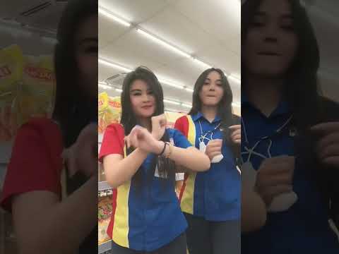 Seragam Indomaret joget asik #viral #fyp #bocil