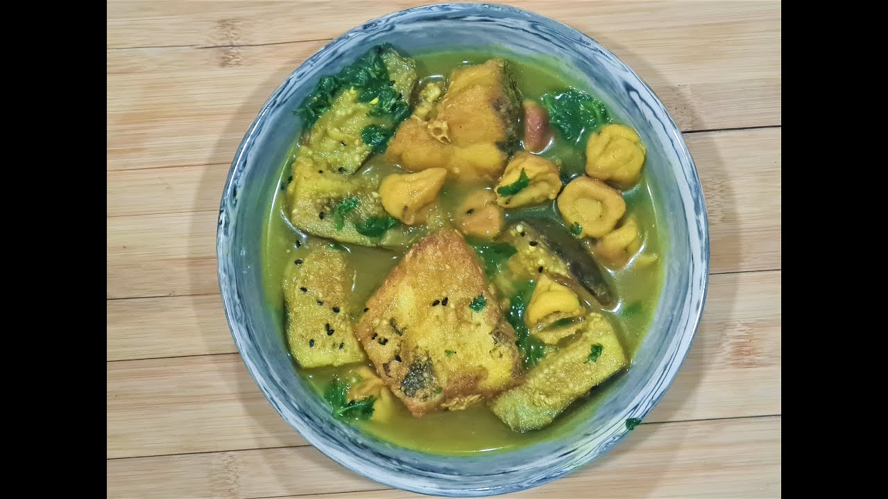 Rui Macher Begun Jhol Recipe | Bengali Fish Rohu Recipe with Vegetables | Scroll Recipe | scroll recipe