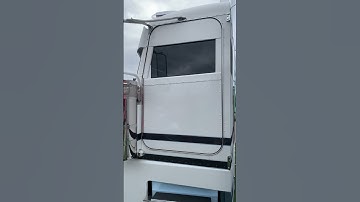 Massey’s beautiful #peterbilt #389 combo in #louisville ! #lifestyle#showtruck#semitrucks#truckshow