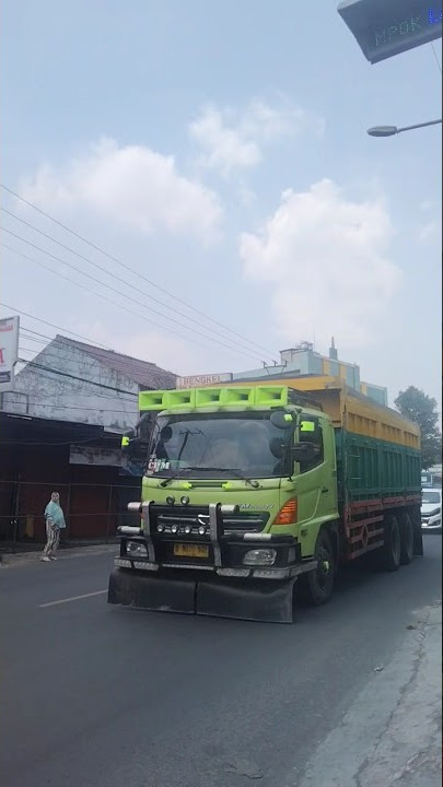Truk Hino 500 menyapa dengan klakson kapal #shortvideo #fypシ