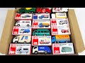 段ボール箱に整列した『トミカ』を箱に戻します!はたらくくるま 建設車両☆Return the "Tomica" Arranged in the Cardboard Box to the Box