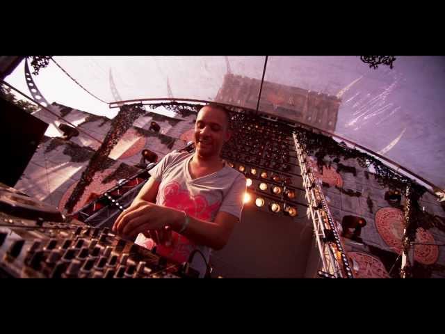 Wildstylez Feat. Niels Geusebroek - Year Of Summer (Official Videoclip) class=