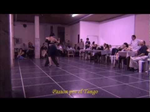 CECILIA CAPELLO y DIEGO AMORIN bailando el tango BAHIA BLANCA en FLOREAL MILONGA