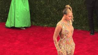 Beyonce Arrives At MET Gala 2015