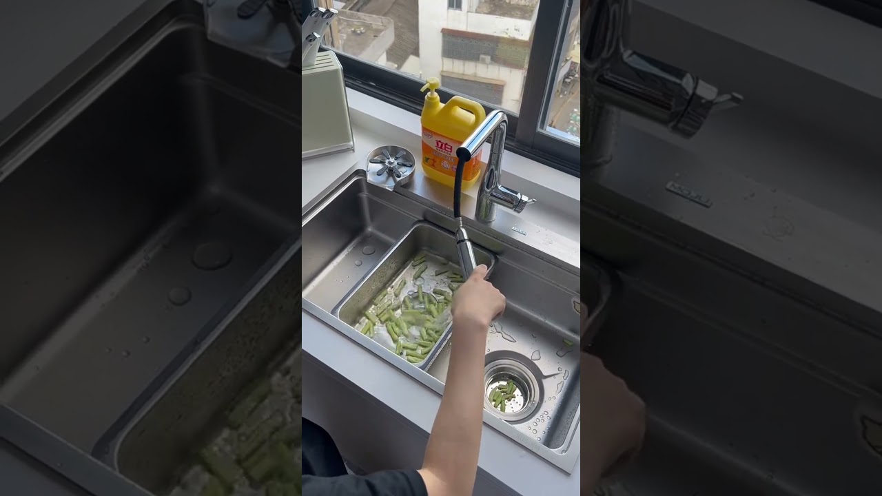 Pia grande e única: lave, corte e drene sem pressa! 🍅💧 Conforto total na cozinha. 