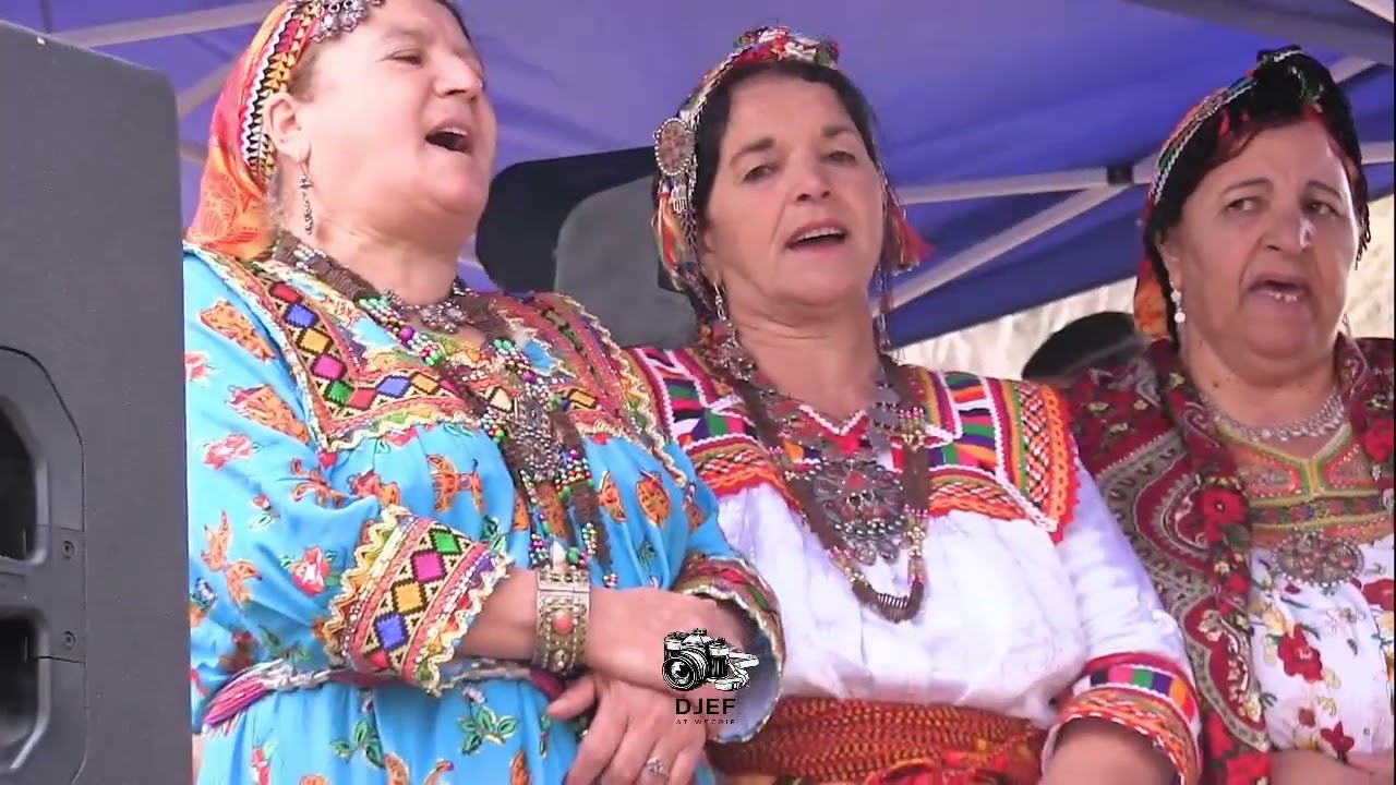 Tudert n tmeṭṭut taqvaylit zik nni par les braves femmes du village Ait Salah