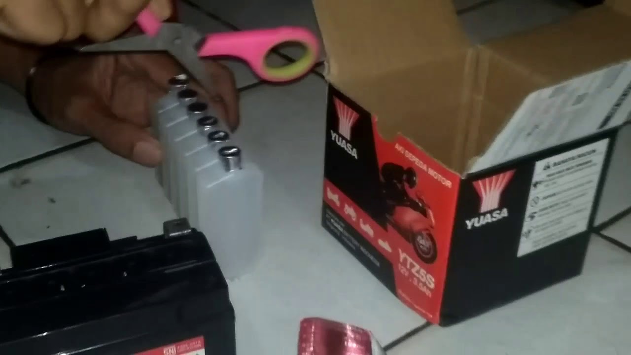 Cara pasang aki baru - YouTube