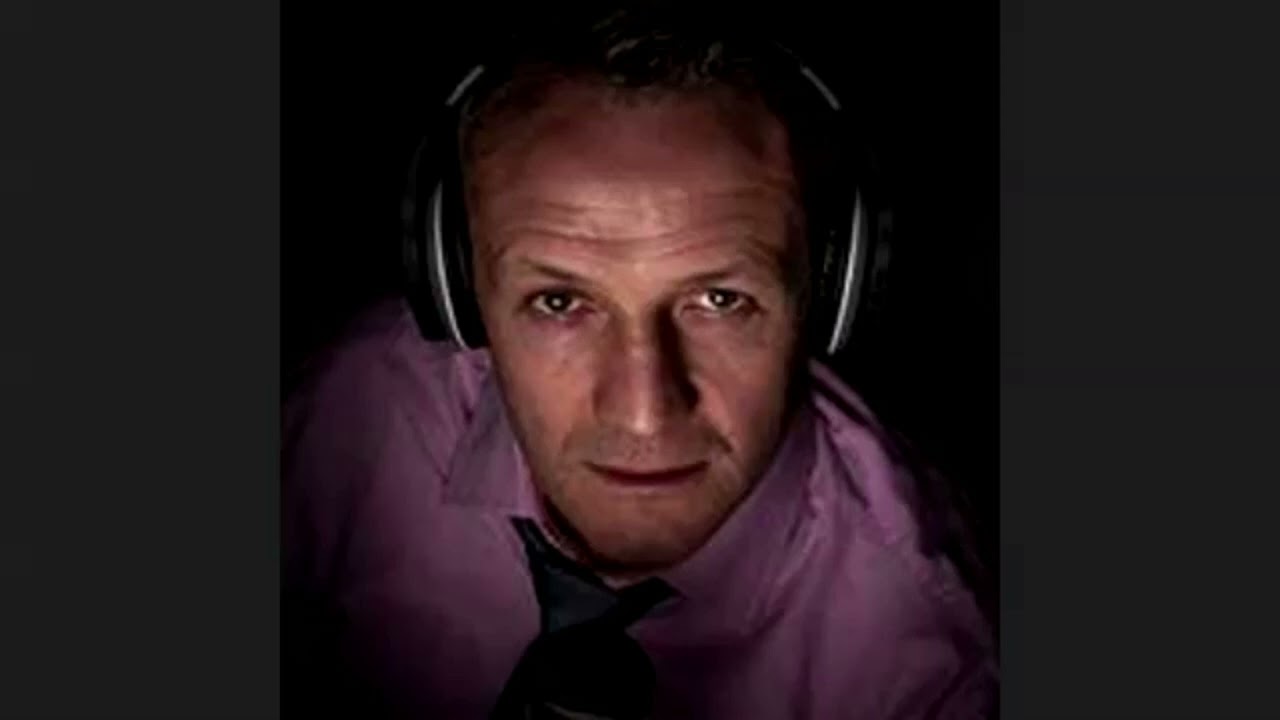 #136 Build Trust & Consistency through Social Media - Aleya Harris