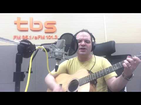 Walking On The Moon - The Police (acoustic cover) Ben Akers