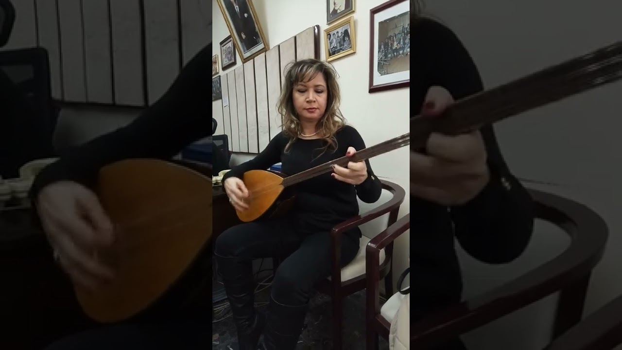 Hiç böyle bağlama dinlediniz mi-TRT İzmir Radyosu sanatçısı,Tuğba Ger bağlamayı konuşturdu..