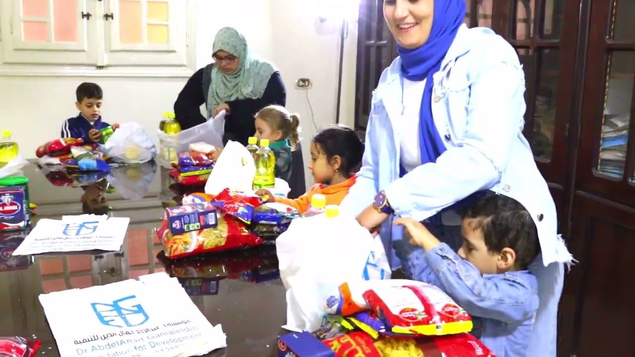 أطفالنا بحضانة الرجاء يشاركون فى تعبئه شنط رمضان