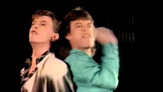 David Bowie & Mick Jagger - Dancing In The Street (Music Video 1985)