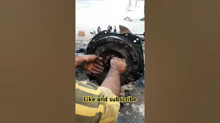 How to open a engine flywheel #isuzu #diesel #truck #4jb1 #turbo #isuzu #diesel #engine