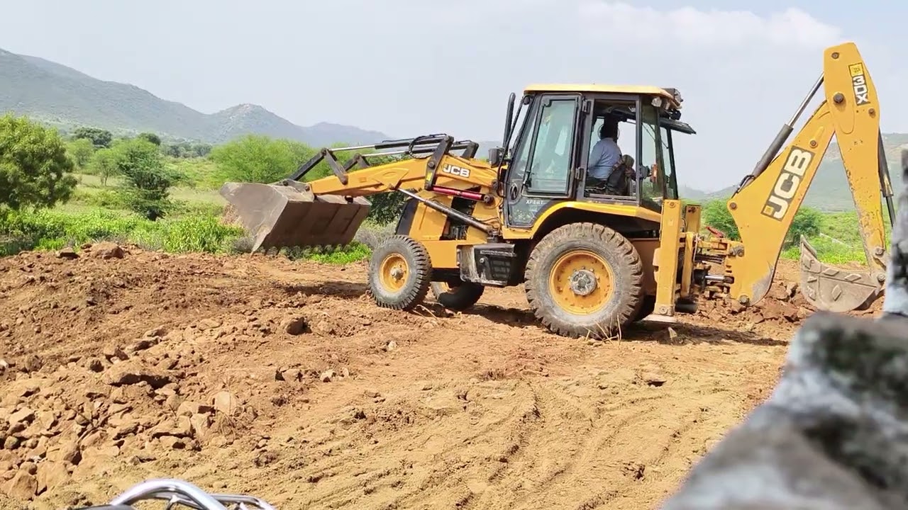 जेसीबी  से लेवल करते हुये JCB Working Video 
