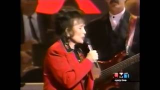 Loretta Lynn - Coal Miner&#39;s Daughter  (Live 2002)