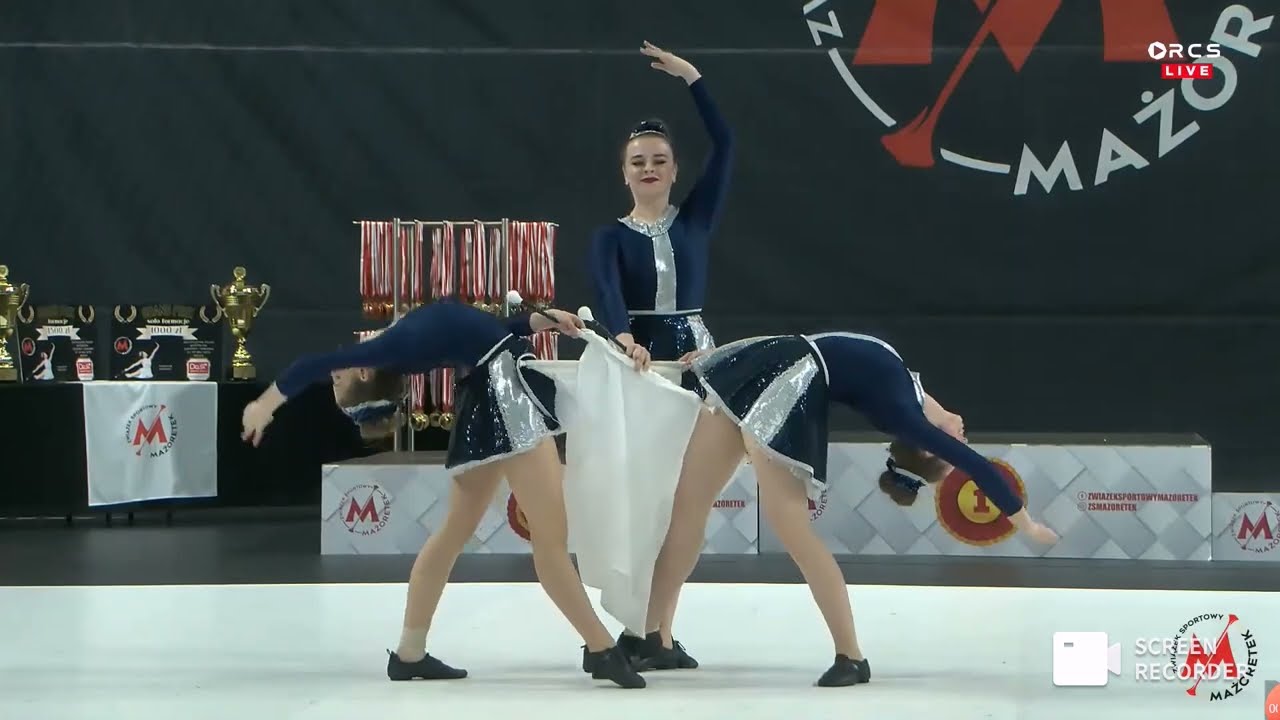 Mażoretki ZYGZAK - trio flaga