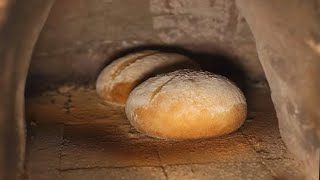 Baking Bread in the Earthen Oven Part 2 - 18th Century Cooking Series