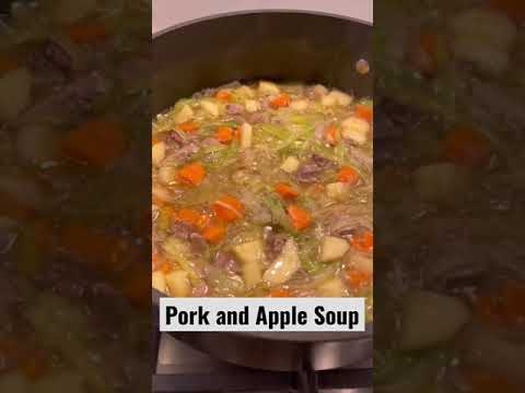 वीडियो: सूअर का मांस और सेब का सूप