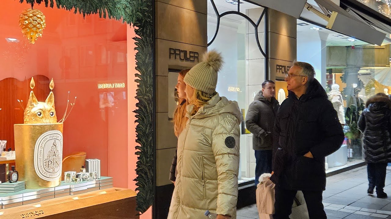 FRANKFURT/GERMANY/A walking tour along Goethestrasse on New Year's Eve 2026 