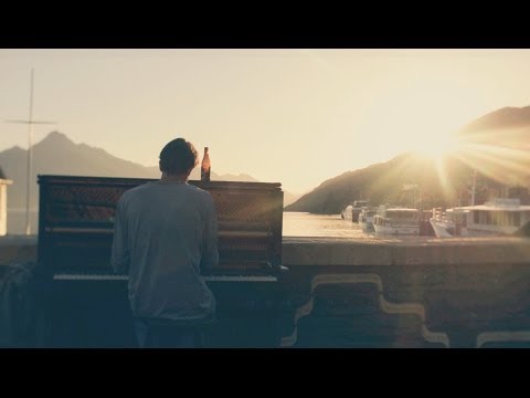 Mathias Piano Man - Queenstown New Zealand - Mathias Lefebvre