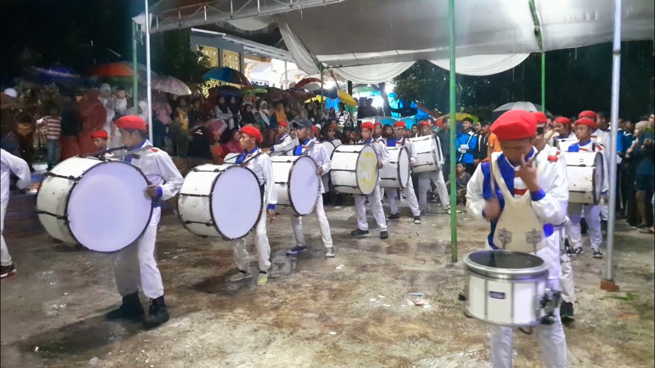 FULL ATRAKSI DRUMBAND AL AZHAR DI PP NURUS SHOBAH LOMBOK KULON