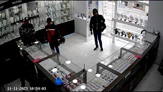 Asalto a joyería en Cuenca, videos captaron momentos de terror