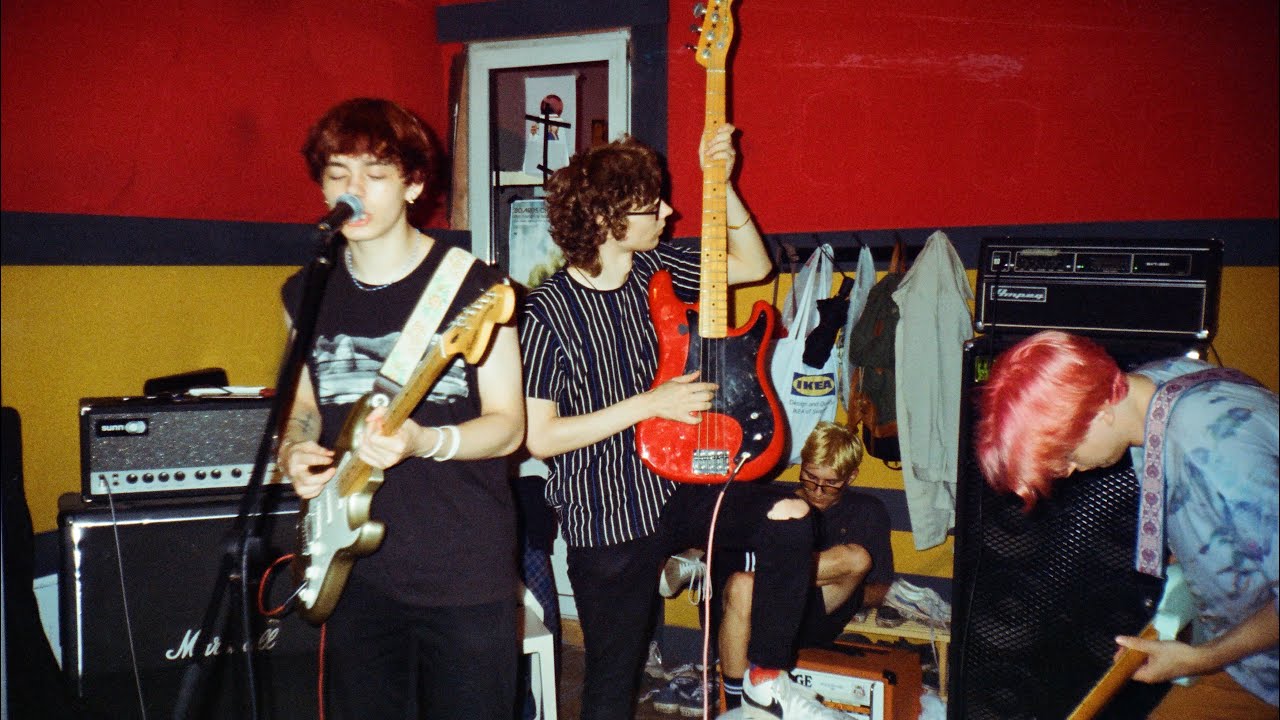 группа пешт на протяжении 20 минут играют рок на электрозаводе - YouTube