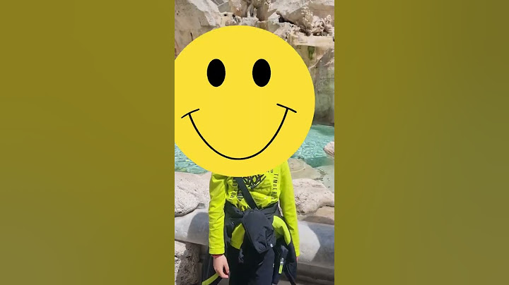io nella fontana di trevi