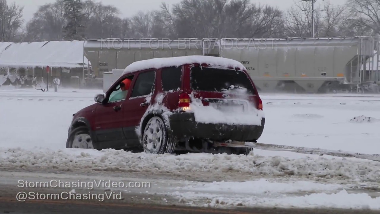 Western Minnesota Blizzard And Wrecks - 11/18/2016