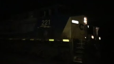 [CSXT]221 GE CW44AC & 9014 GE C40-9W Leads SB Q401-27 Through Selma NC W/Nice Sounding Horn