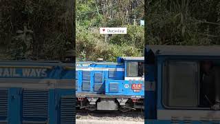 When life gets off track, take the toy train instead🙂😍 #toytrain #viralvideo 📍 Darjeeling.