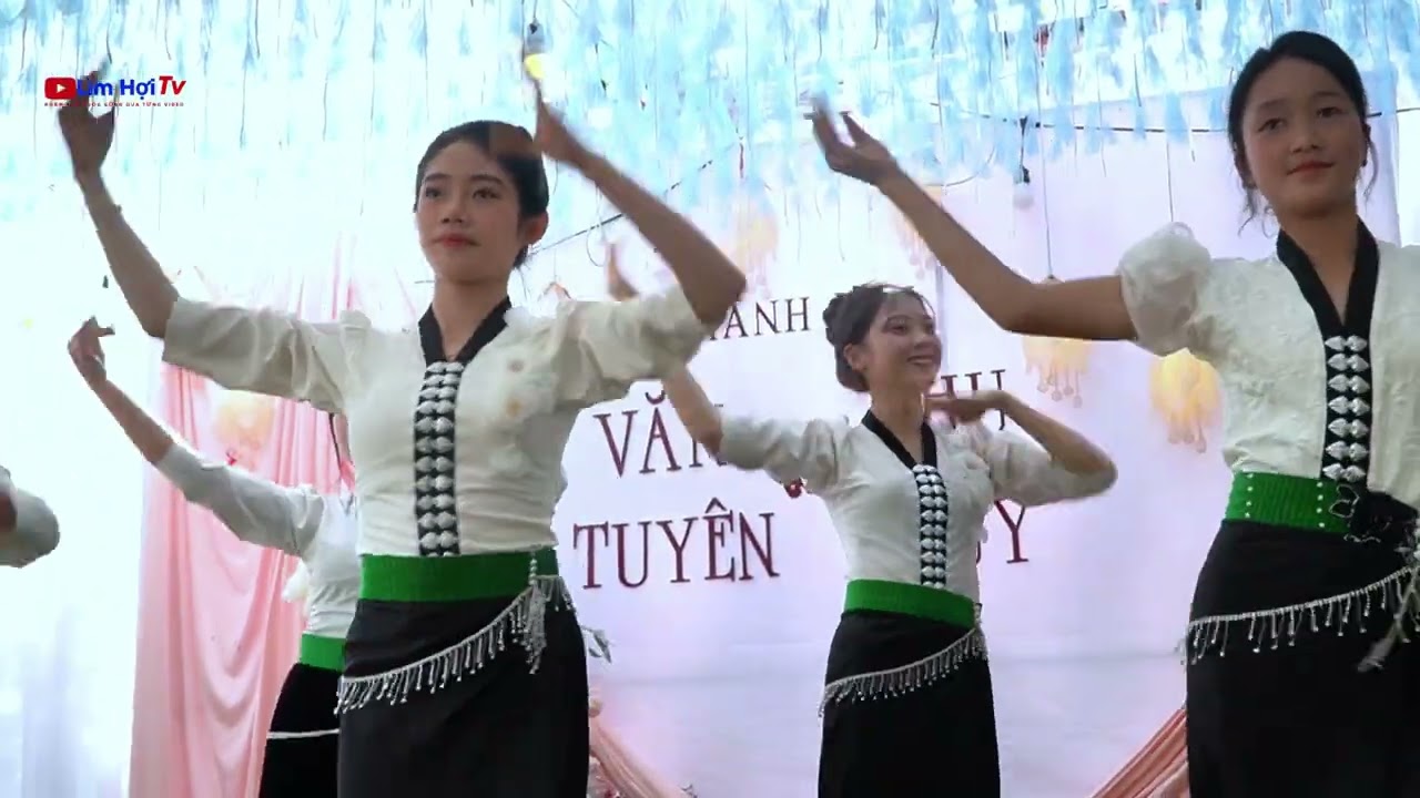 Танец Лам Той — свадебный танец в исполнении команды Муонг Ким по искусству и культуре.