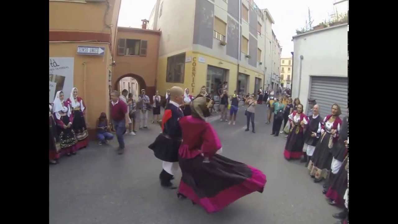 Nuoro ballo sardo in costume