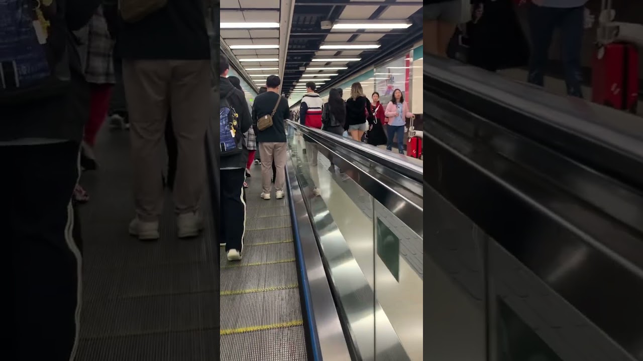 движущиеся дорожки, эскалатор 