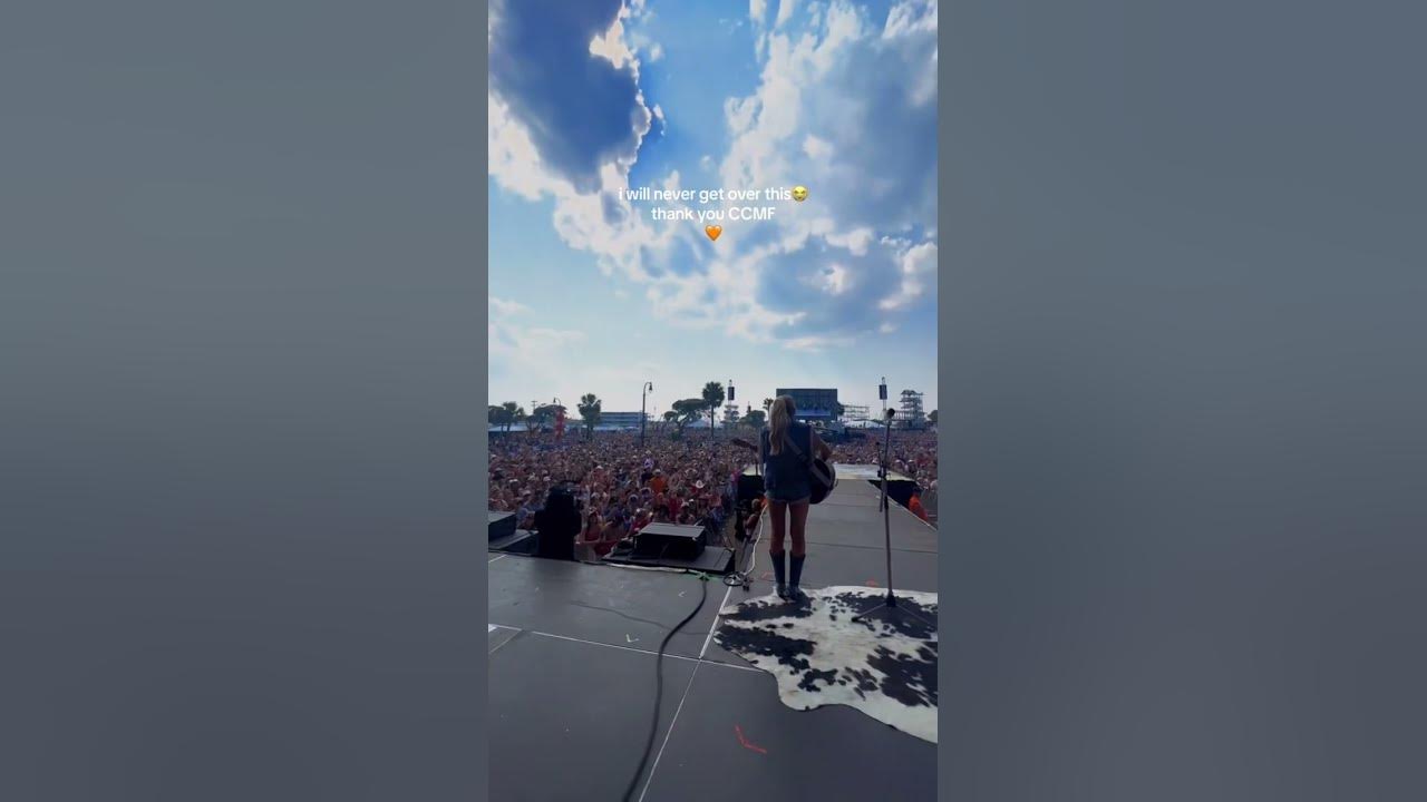 Megan Moroney singing Tenesse Orange at CCMF #music #concert #quebec #fyp  #country #meganmoroney