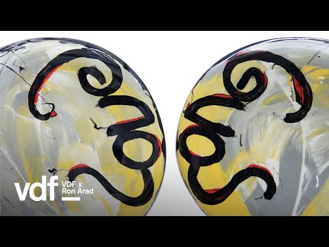 Video: Redarea cu înălțimi și culori: Sofa Do-Lo-Rez de Ron Arad