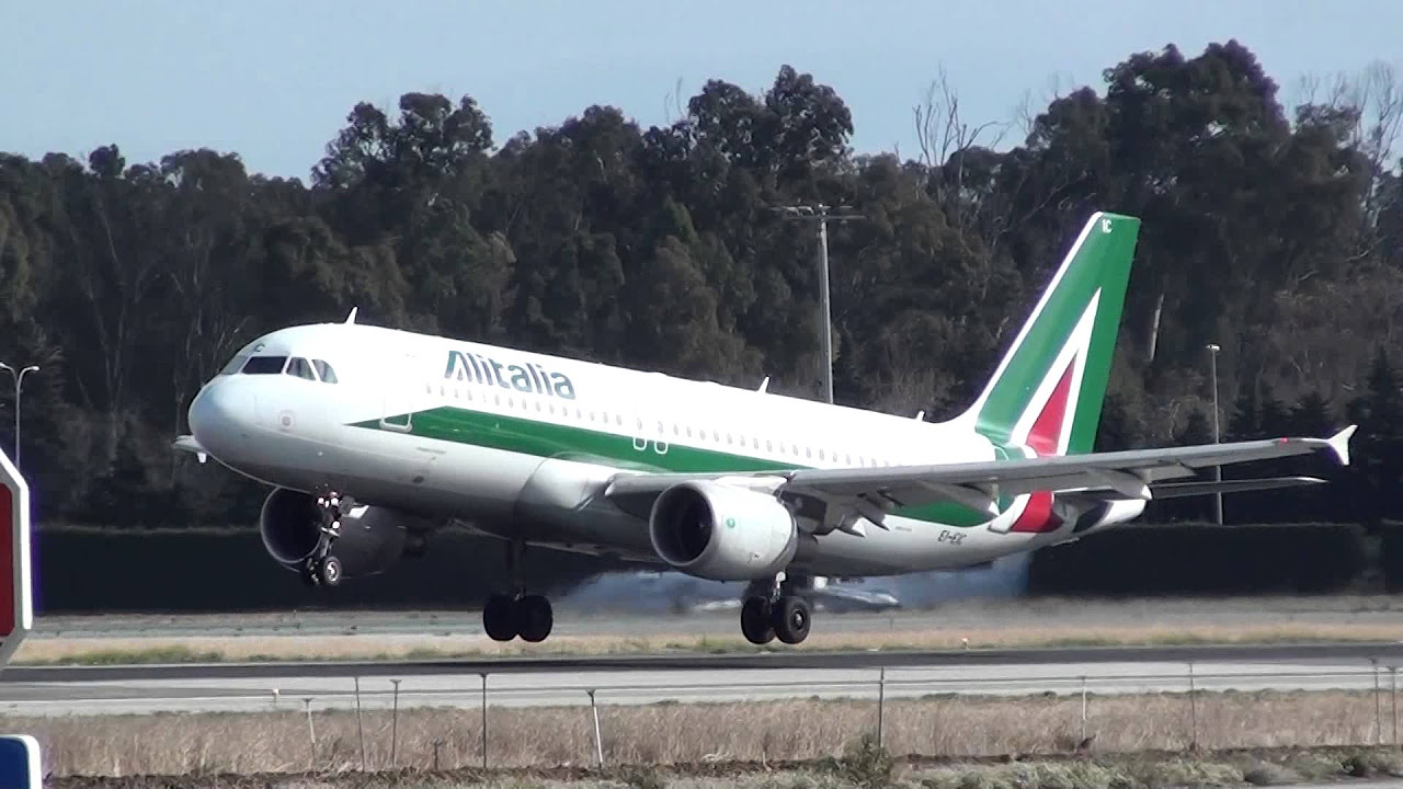 Alitalia Airbus 320 EI EIC Landing Malaga AGP