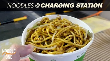 Shanghai Fried Noodles Chow Mein 🥘 [Chinese Street Food Recipe - In A Charging Station]