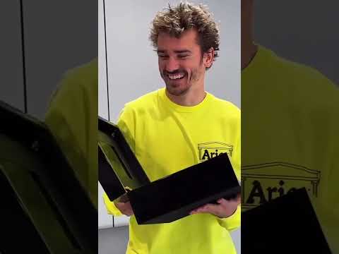 🥰Le beau cadeau de Griezmann à Depay #shorts #football